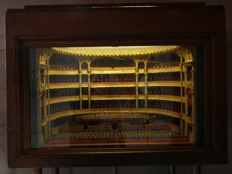 Paris Oper shop 2.jpg