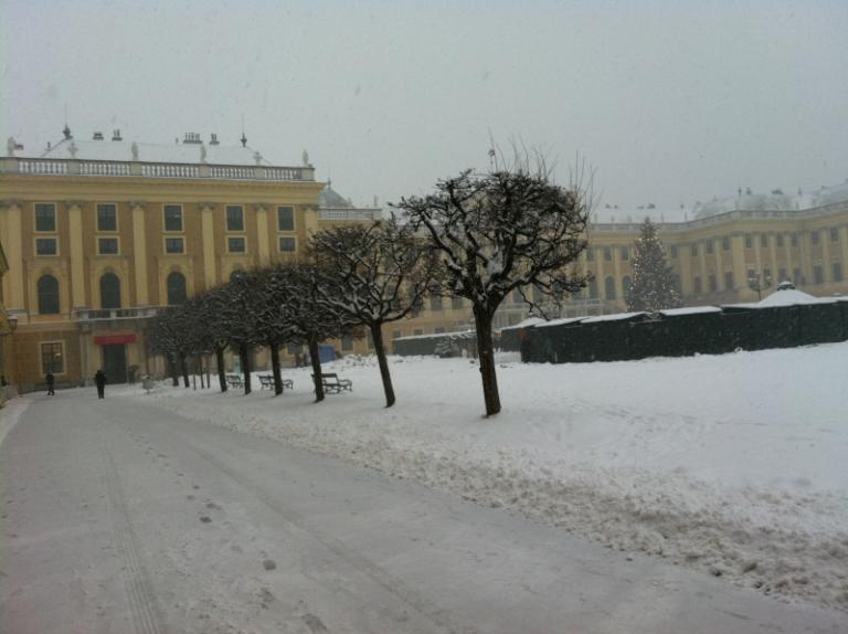 schoenbrunn snow 1.JPG