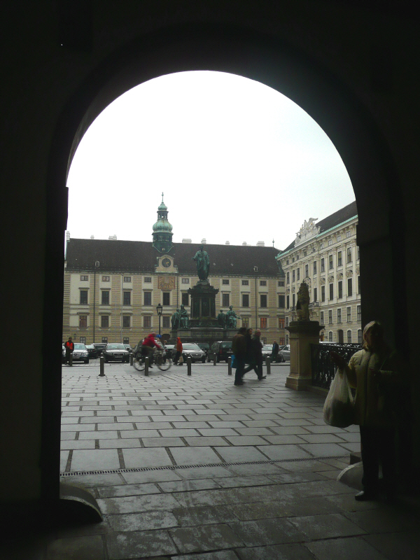 Hofburg_Schweizertor.JPG