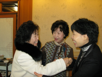 IICC모임에서 3기 김숙자 선배님을 만난 영숙이.jpg