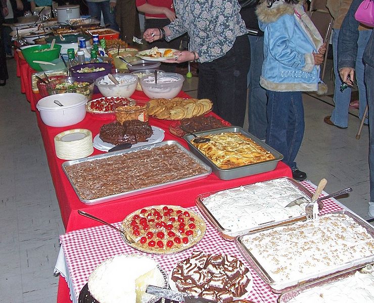 740px-Potluck06.jpg