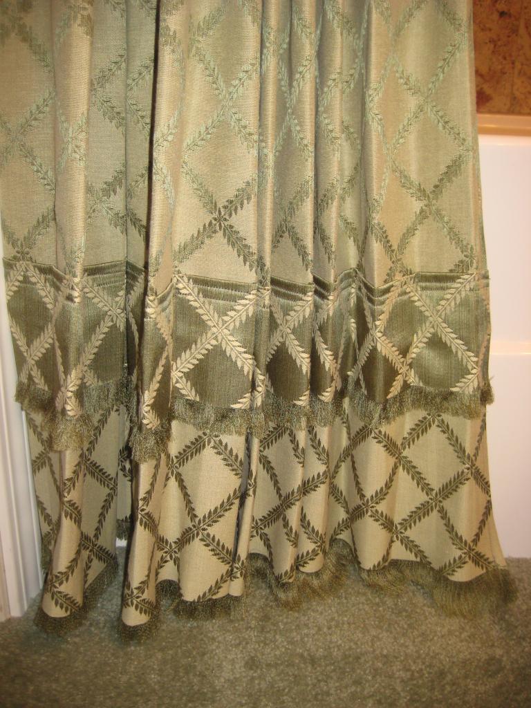 table cloth to curtain 005.JPG