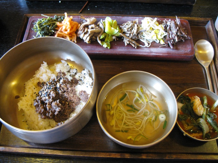 남산에서 비빔밥.jpg