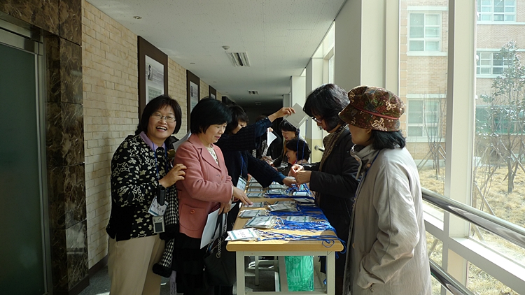 inil-20100227-50.JPG