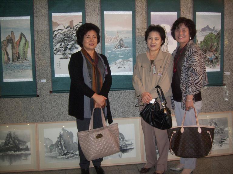4 후배들 우리셋은 다 서울특별시에서 왔어요 정각에 딱 만나게 되었지요.JPG