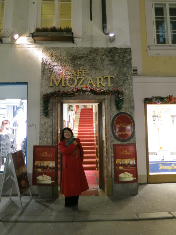Salzburg cafe Mozart 1_2.JPG