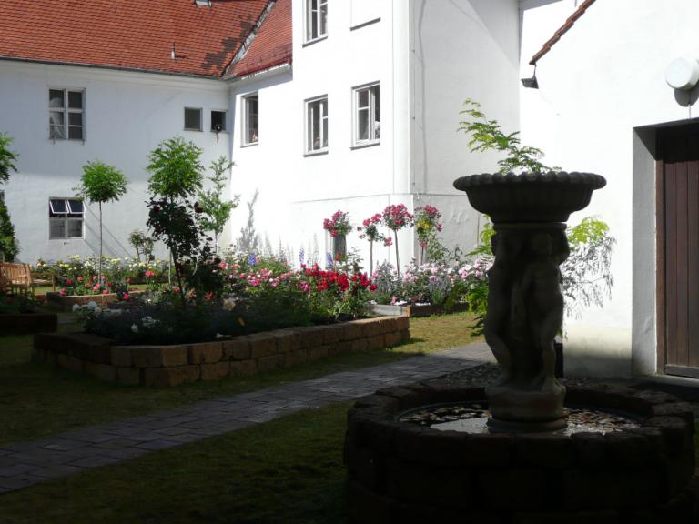 Rosenschau im Kloster 1.JPG