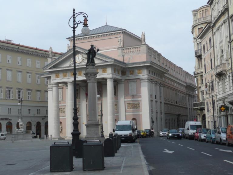 Piazza della Borsa.JPG