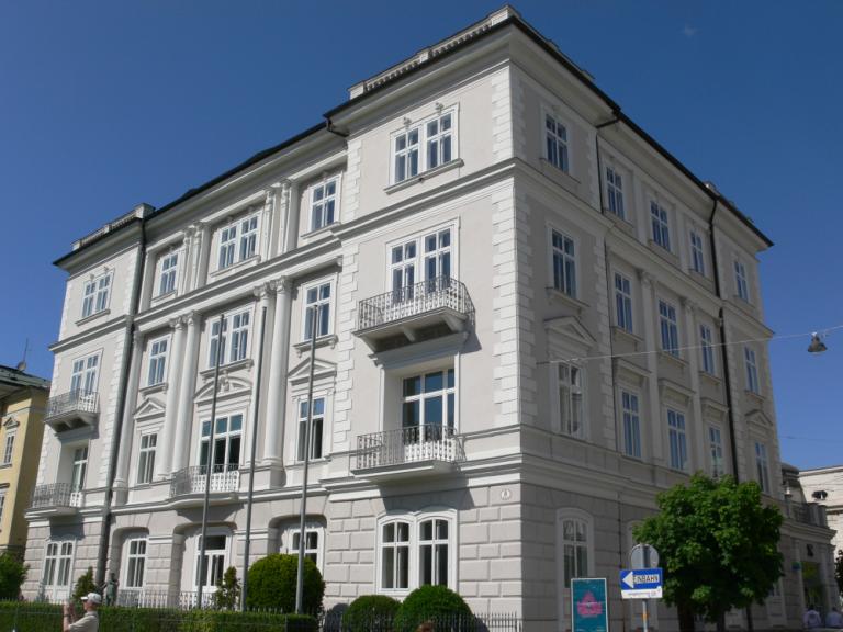 카라얀 생가Salzburg_Karajan-Geburtshaus_2.jpg