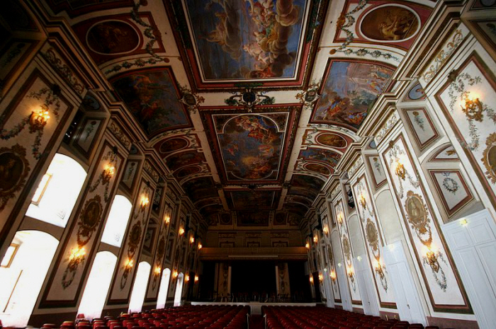 Schloss Esterhazy Haydn Saal.jpg Schloss Esterhazy Haydn Saal.jpg