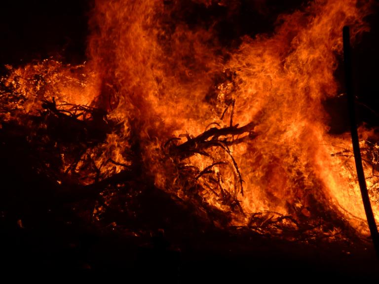 Osterfeuer5.JPG