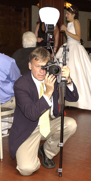 alzo_monopod_wedding_demo_300w.jpg